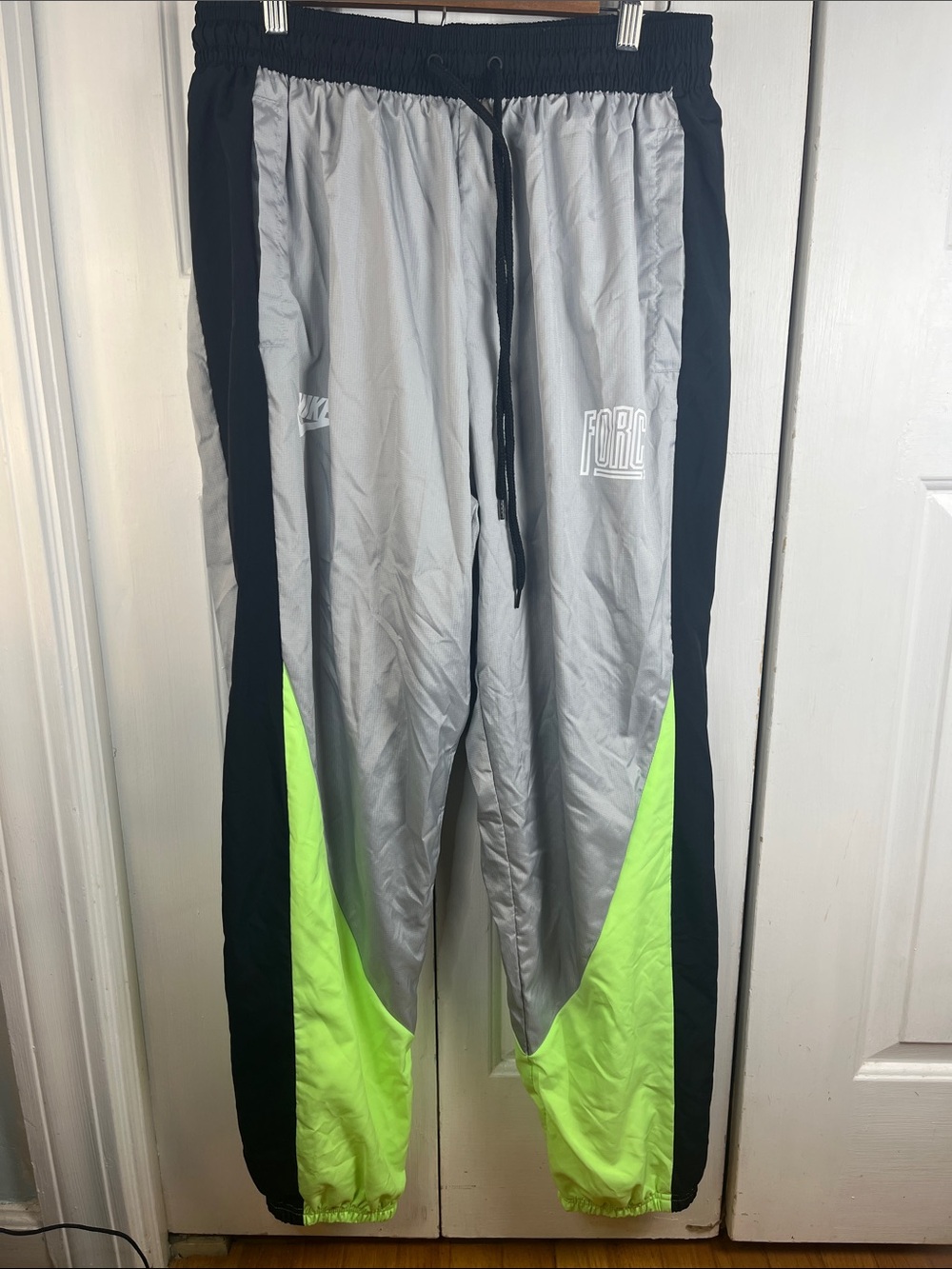 Nike Large Force Men’s Black, Gray & Neon Green Colorblock Joggers